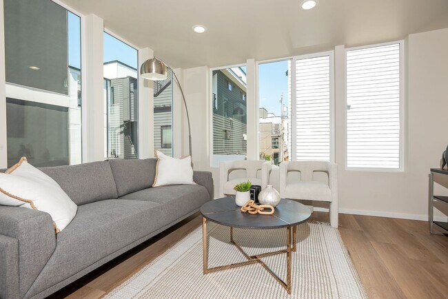Foto del edificio - NEW CONSTRUCTION- MOVE- IN READY