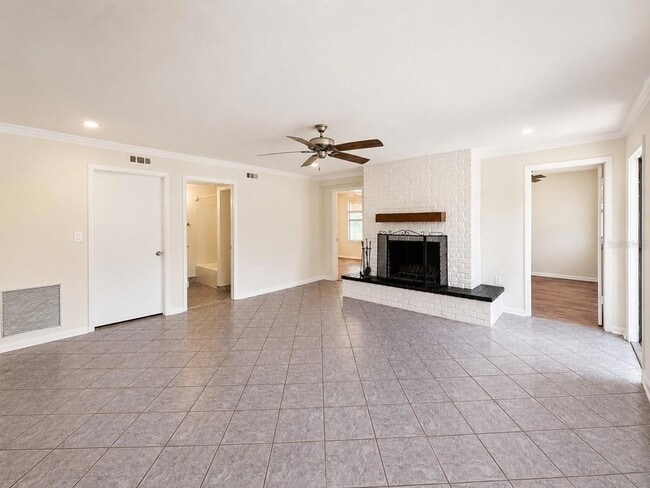 Photo - 7301 N Dartmouth Avenue Unit House
