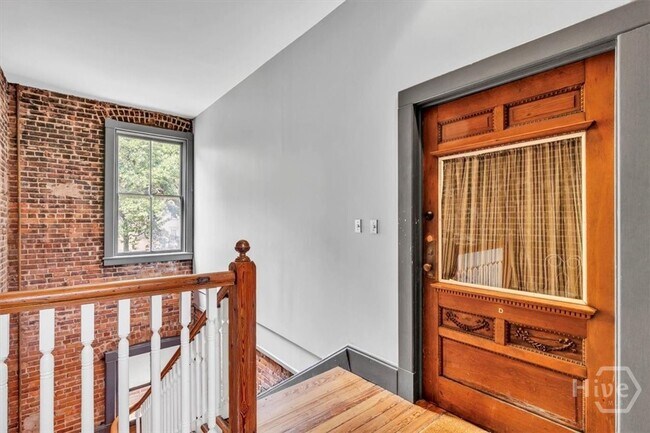 Building Photo - 20 W Oglethorpe Ave