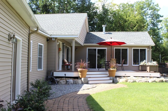 Foto del edificio - 43 Farm View Ln