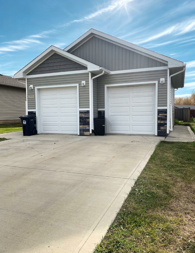 Building Photo - 9613B-96113 113 Ave