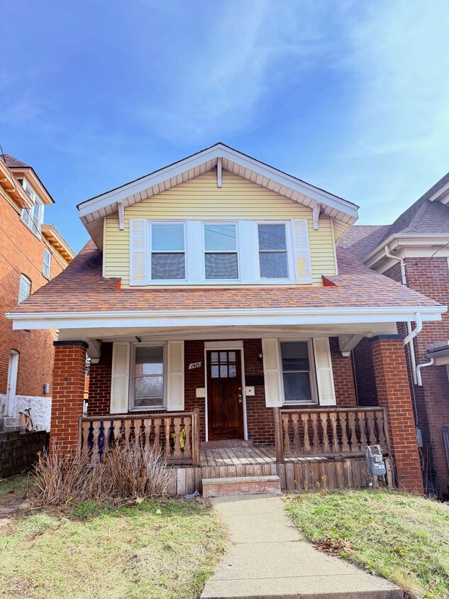 Foto principal - Upated 2 Bedroom 1 Bathroom in Beechview w...