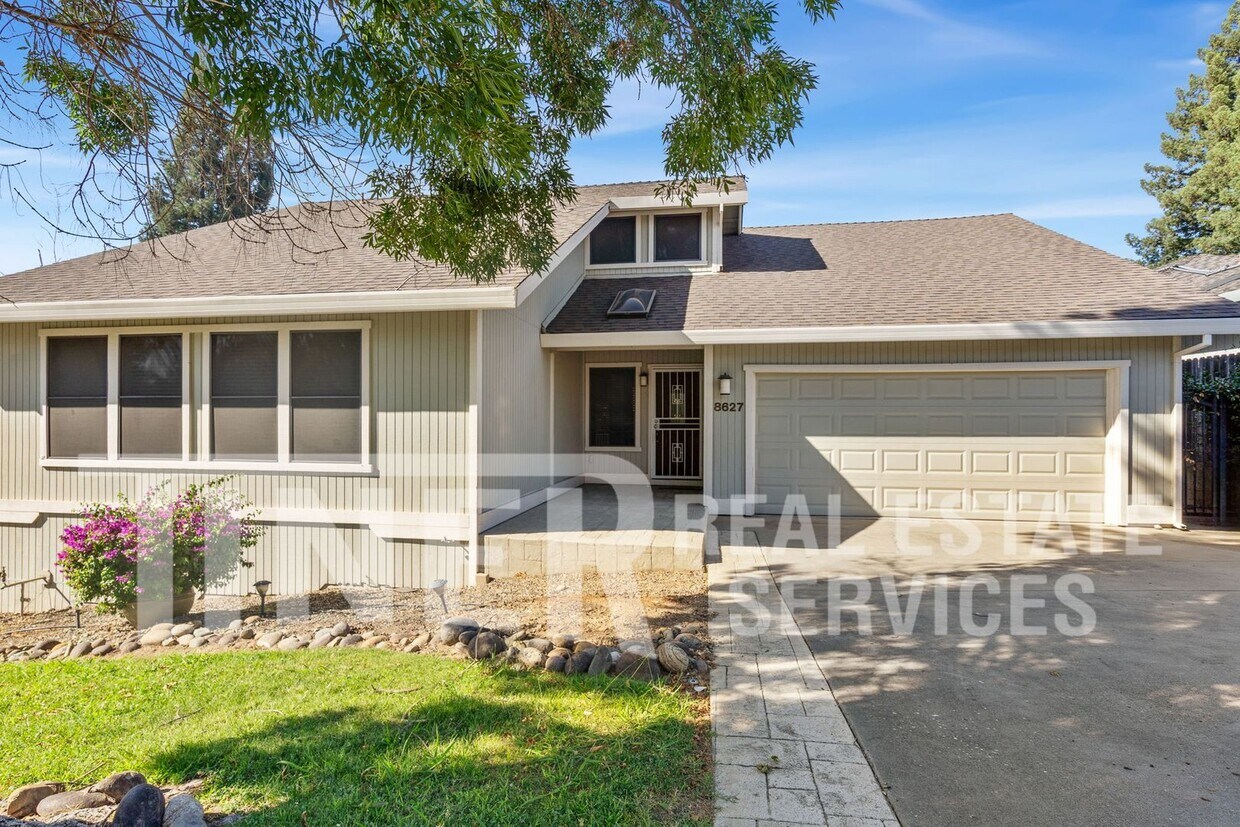 Foto principal - 8627 Blythe Ave