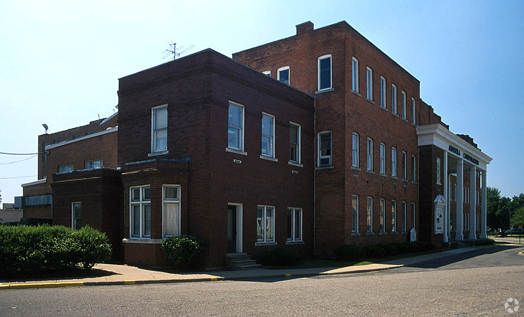 Building Photo - 101 S Union St