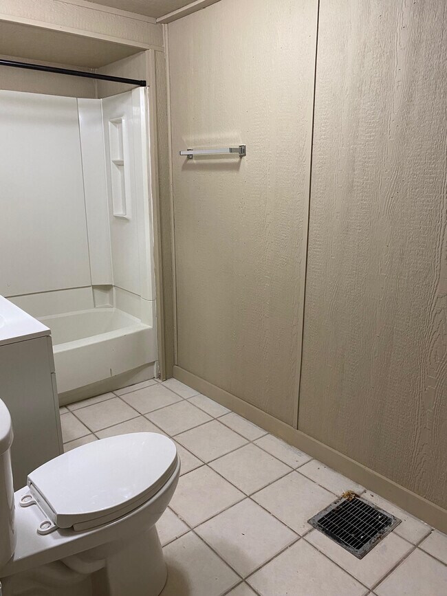 Building Photo - 2833 S 12th St