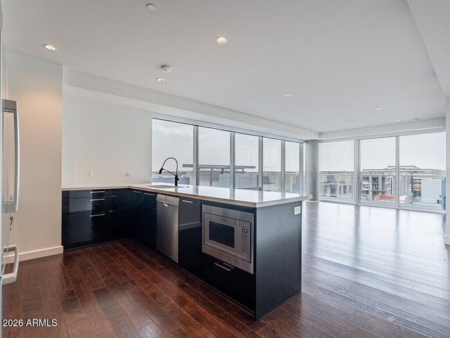 Foto del edificio - 4422 N 75th St