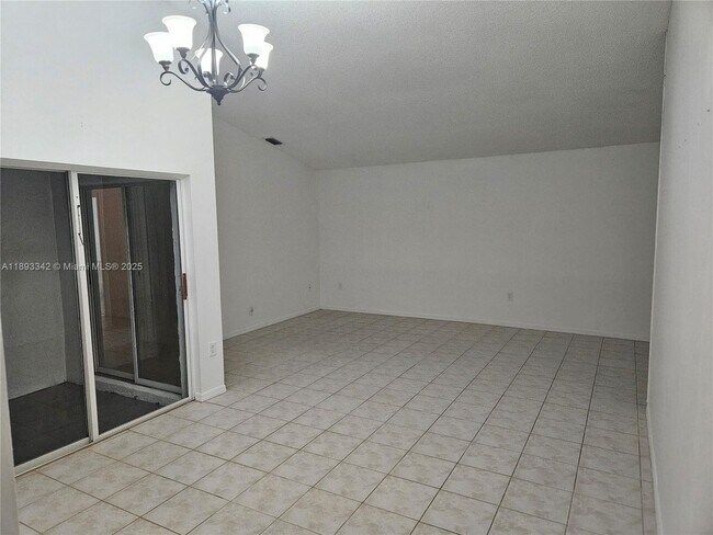 Foto del edificio - 32 Gables Blvd