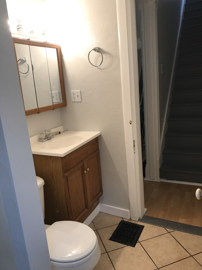 Foto del edificio - 213 Burns Ave