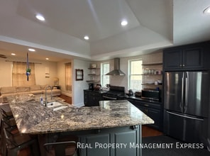 Building Photo - Beautiful 5 Bedroom 3.5 Bath Home