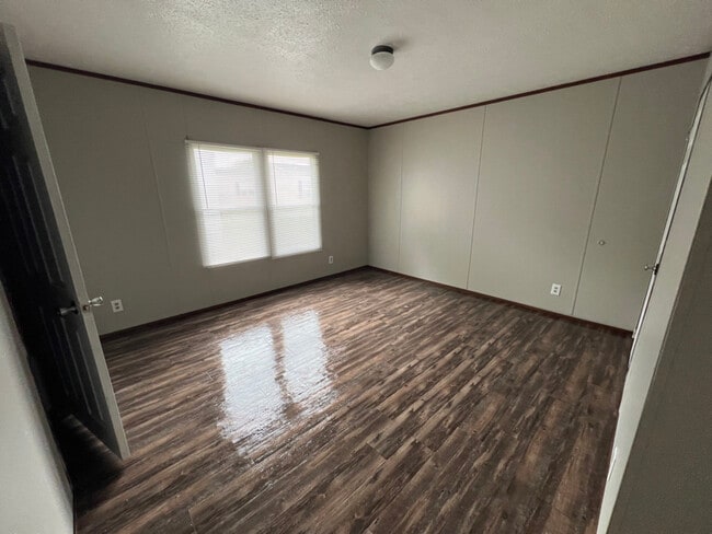 Building Photo - 115 Plum St