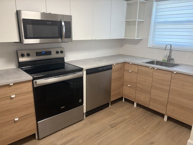 Foto del edificio - 2250 S Palmetto Ave