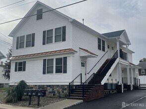 Building Photo - 16 E Kupsch St
