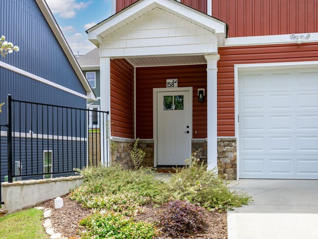 Building Photo - 3 Bed, 2.5 Bath - Avant