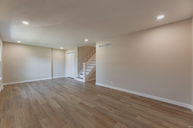 Foto del edificio - 7127 Pinehurst Dr
