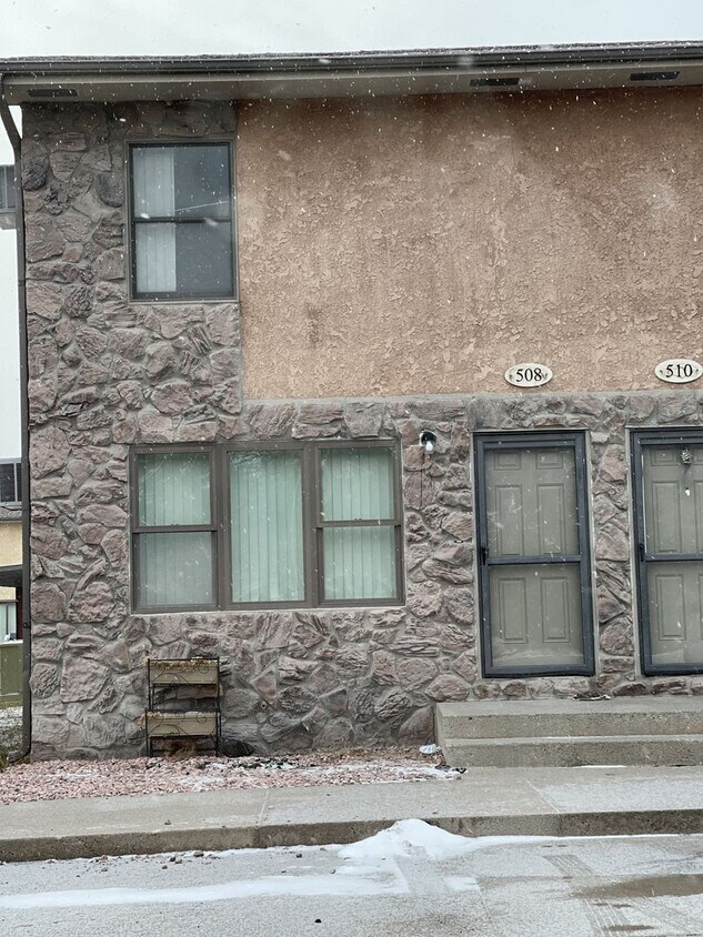 Primary Photo - Two bedroom, one and half bathroom, modern...
