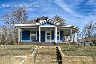 Building Photo - 1204 S Salisbury Ave