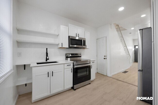 Building Photo - Charming 3BR Townhome in Philadelphia