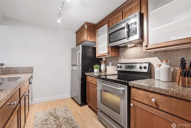 Building Photo - 300 N 130th St