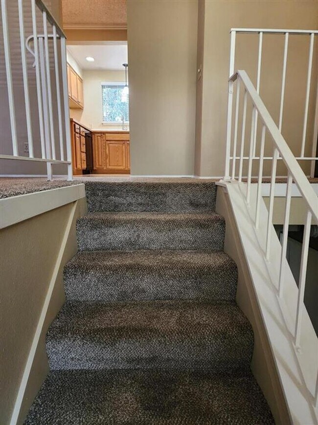 Foto del edificio - Beautiful 3 Bed 1.5 Bath Tri-Level home in...