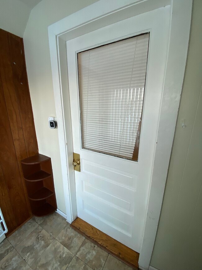 Foto del edificio - 2453 N Lorel Ave