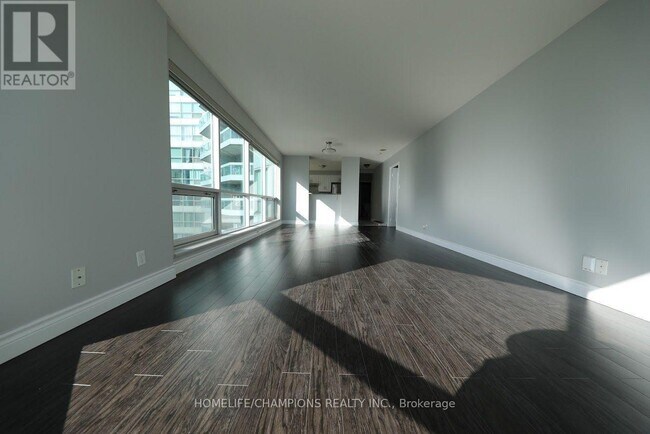 Photo du bâtiment - 10 Yonge St