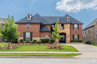 Building Photo - 2000 Oakston Dr