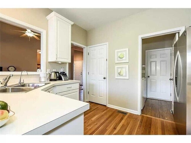 Foto del edificio - 2479 Sandstone Pl NE