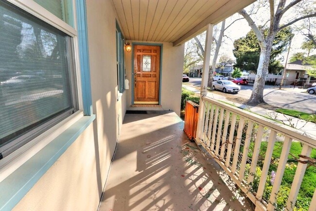 Building Photo - 1817 27th St