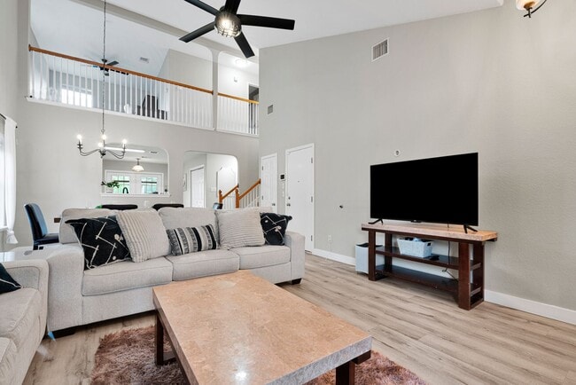 Building Photo - Charming 3 Bed 2.5 Bath Home in Woodlake Meadows Community