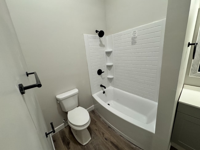 Building Photo - 113 Saluda St