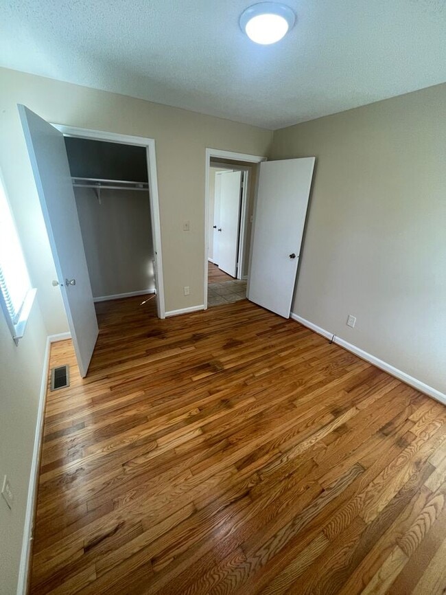 Building Photo - 705 Harris Rd