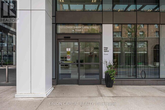 Photo du bâtiment - 121 Lower Sherbourne St