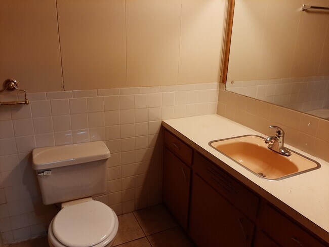 Building Photo - 3 Bedroom home in Southeast Springfield fo...