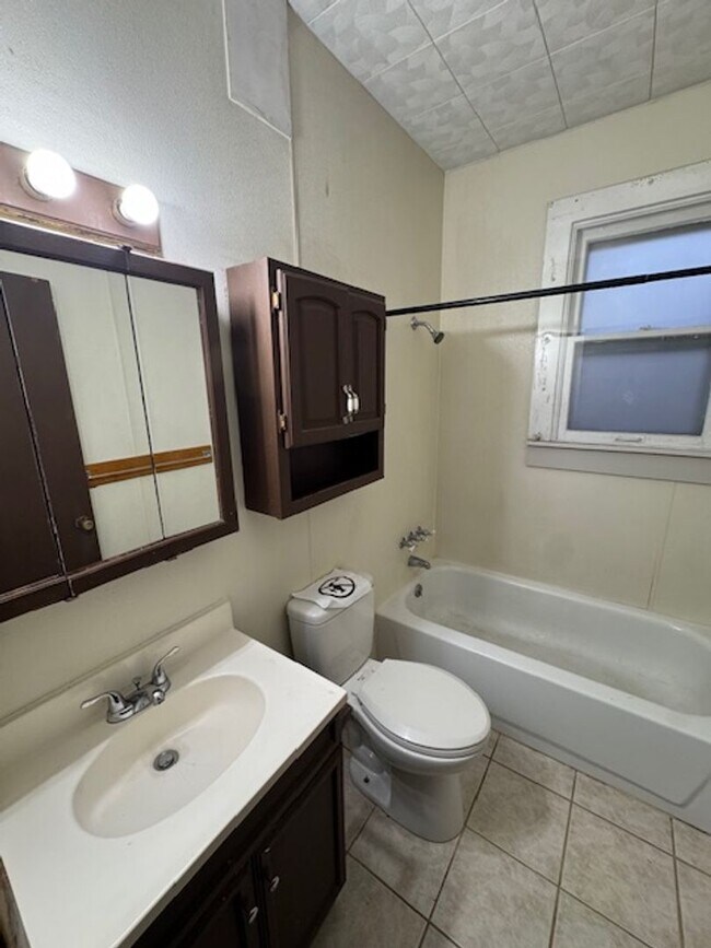 Foto del edificio - 928 Rivermet Ave