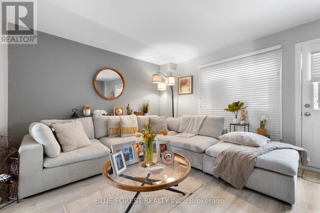 Building Photo - 166 Southdale Rd W