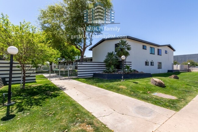 Building Photo - 721 E Montebello Ave