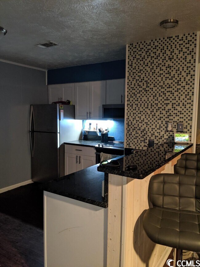 Foto del edificio - 4437 Lakeside Dr