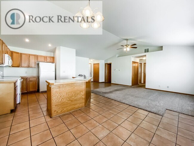Foto del edificio - Beautiful 3 Bed 2 Bath Home in Quiet Neighborhood