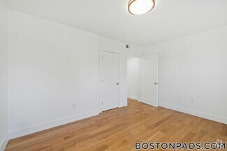 Building Photo - 406 Columbia St