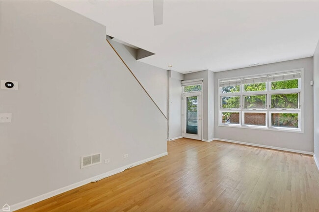 Building Photo - 855 W Erie St