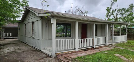 Building Photo - 818 Veller Dr