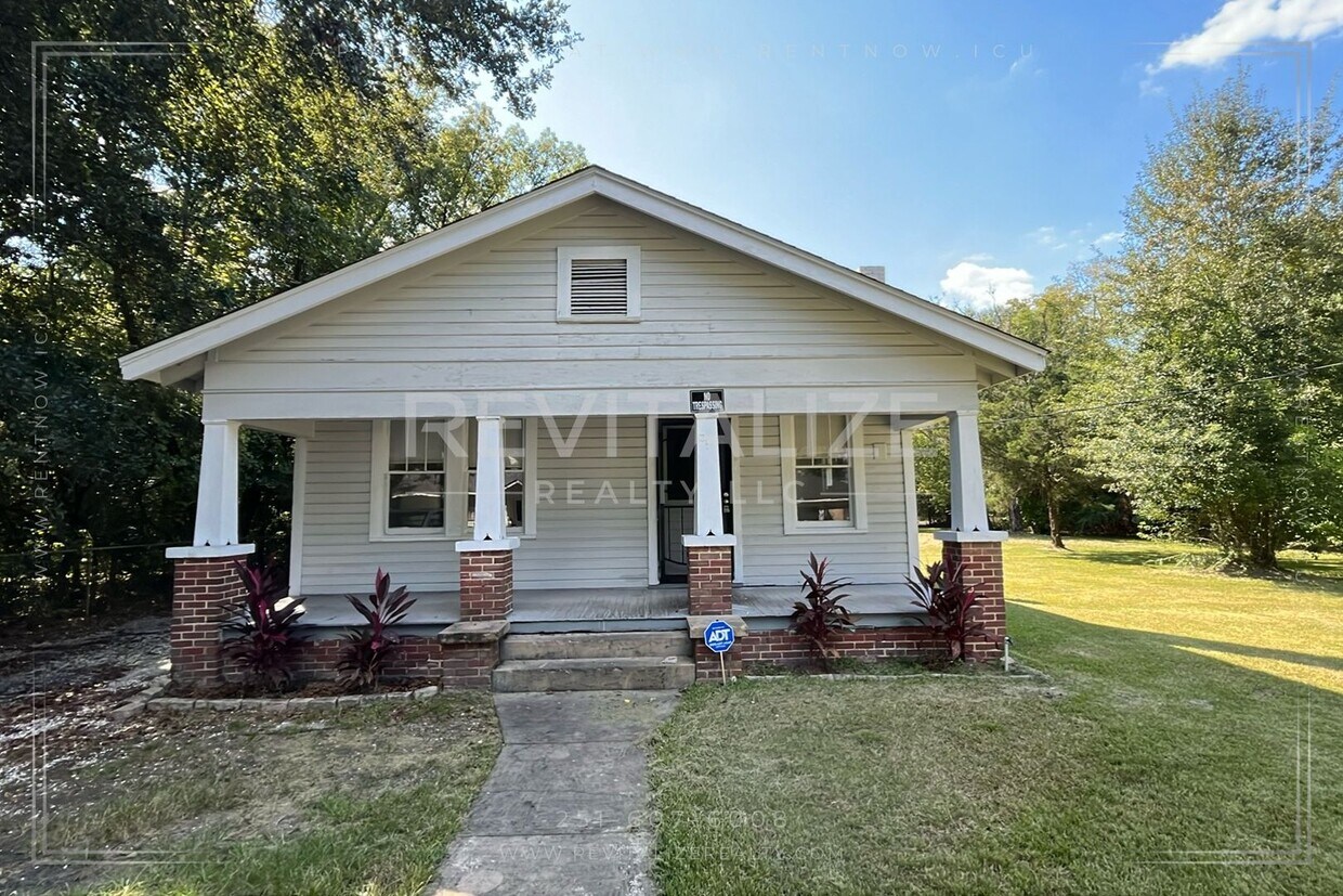 Primary Photo - 2 Bedroom/1 Bathroom House in Mobile!
