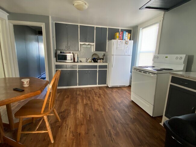 Cocina - 310 Superior St