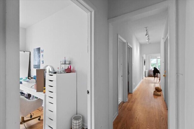 Foto del edificio - 3 bedroom in Chicago IL 60660