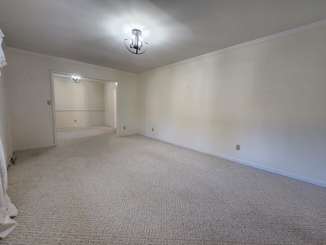 Building Photo - 111 Walnut Ln