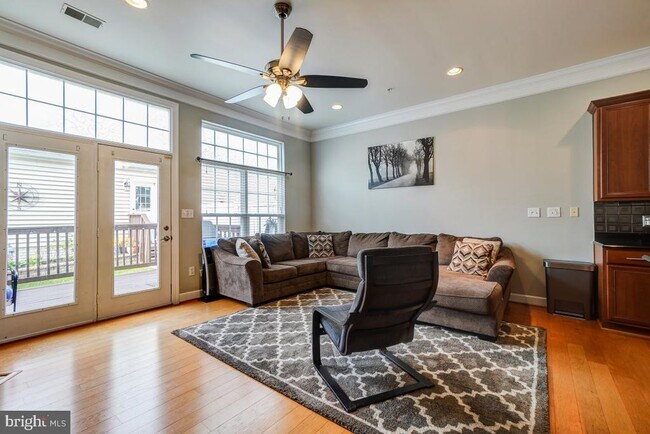 Foto del edificio - 13111 Clarksburg Square Rd