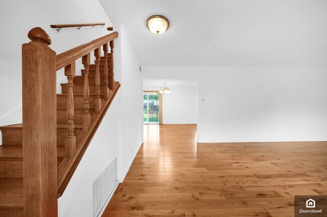 Building Photo - 3273 Cropley Ave