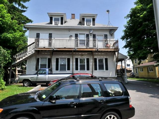 Foto principal - 160 Highland St