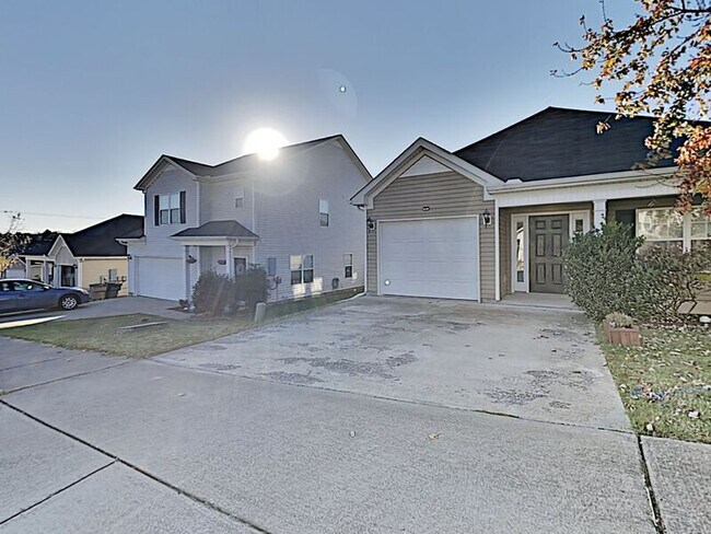 Building Photo - 912 Birchmill Point S