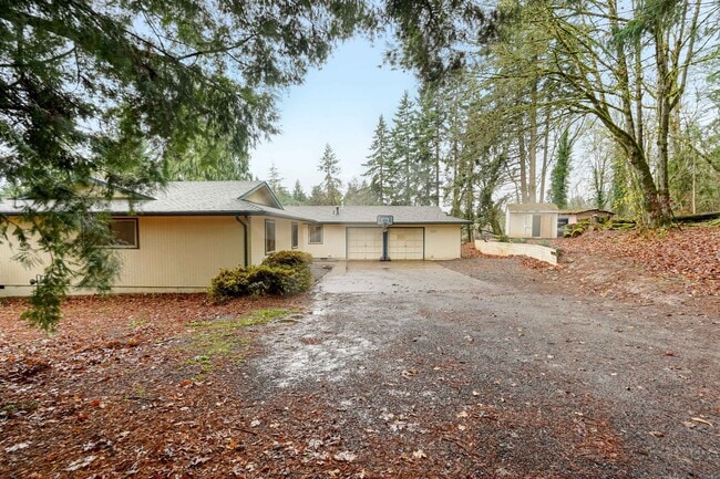 Foto del edificio - Secluded 4 bed, 2 bath home in West Salem, OR